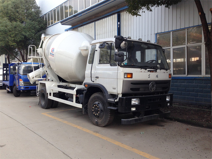 東風6-7方攪拌車
