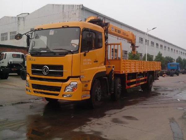 東風(fēng)前四后四8.3米隨車吊 東風(fēng)前四后四8.3米隨車吊