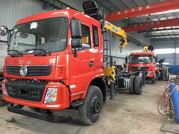 東風(fēng)單橋6.1米隨車吊 東風(fēng)單橋6.1米隨車吊