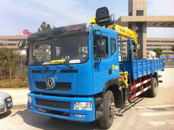 東風(fēng)單橋6.1米隨車吊 東風(fēng)單橋6.1米隨車吊