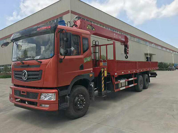 東風征夢后八輪8.5米隨車吊