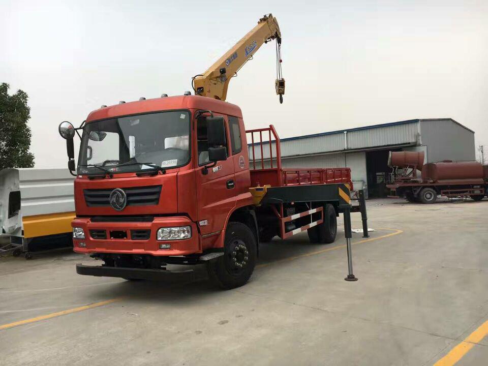 東風(fēng)廂長(zhǎng)8.5米隨車吊
