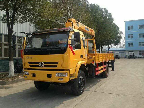 東風(fēng)廂長5.1米隨車吊