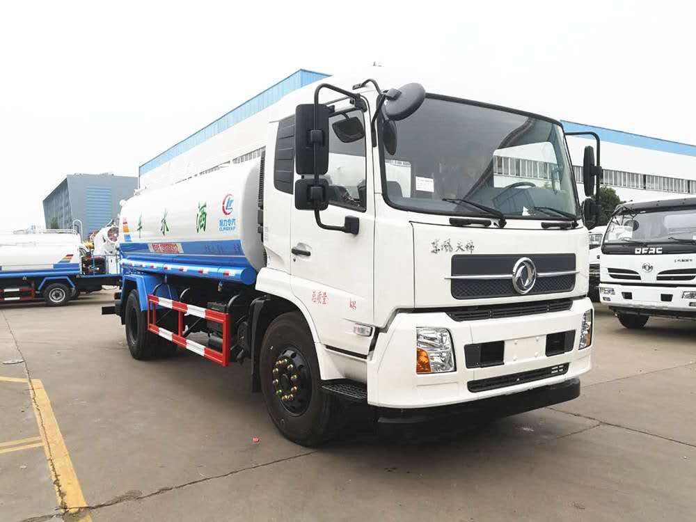 劉老板喜提東風(fēng)天錦灑水車(chē)