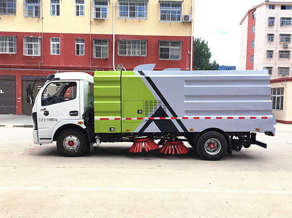 東風多利卡8方掃路車 東風多利卡8方掃路車