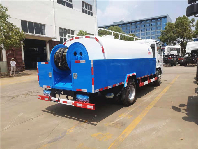 東風多利卡5噸高壓清洗車