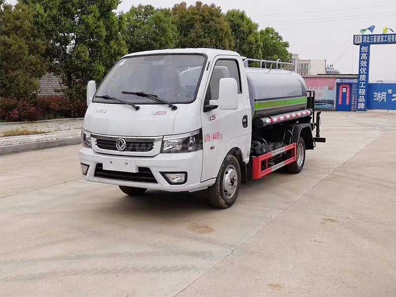 東風途逸藍牌灑水車