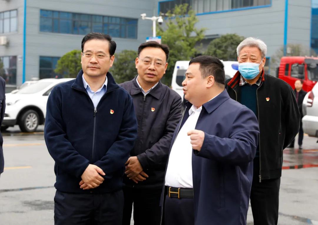 程阿羅,黨委副書記、常務副總經理程國強,黨委書記何儒安、總經辦服務中心主任張火生