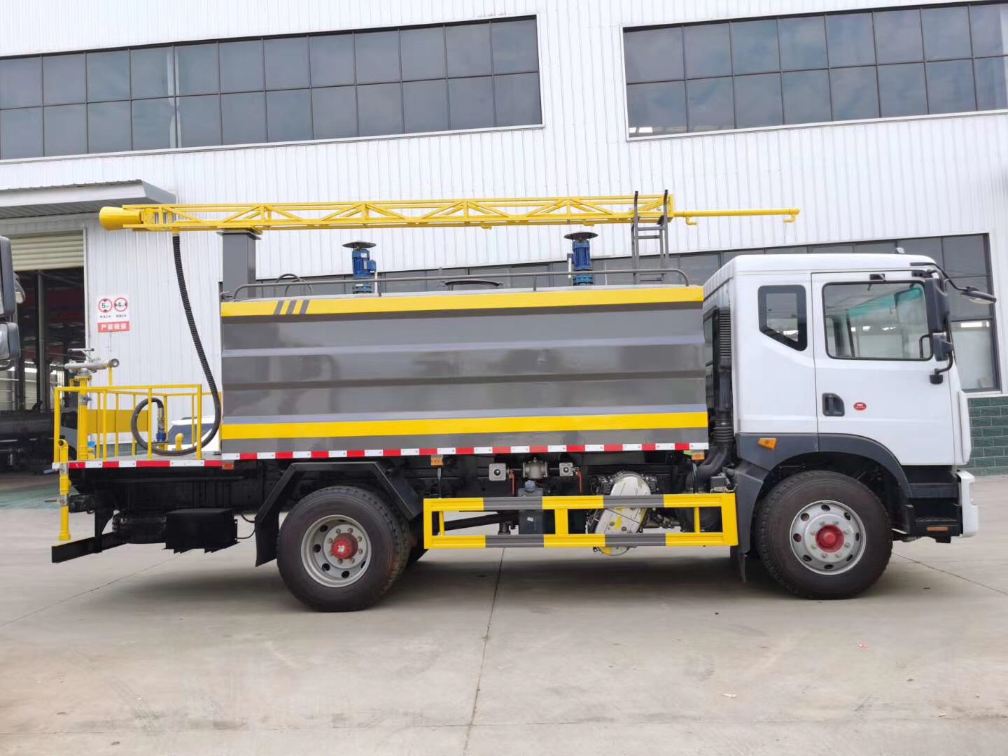 東風(fēng)D9鐵路抑塵車(chē)