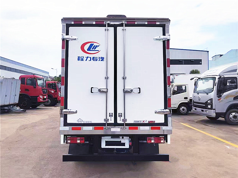 長安跨越X3后雙輪冷藏車