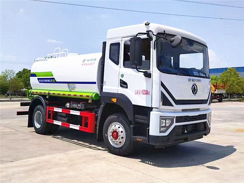 國六7月即將來臨，東風(fēng)180馬力國五灑水車低價(jià)入市