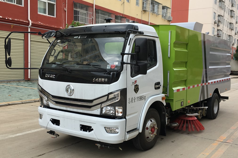 國(guó)六東風(fēng)5噸洗掃車配置，東風(fēng)多利卡D7洗掃車預(yù)售價(jià)多少